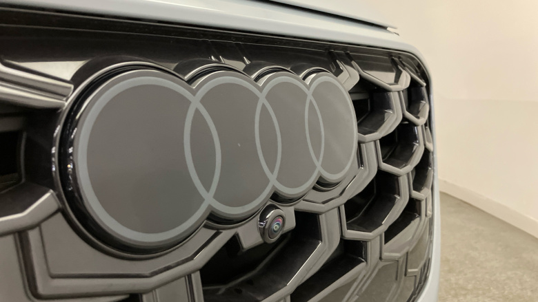 Audi Q3 1.5 e-Hybrid Launch Edition 5dr S Tronic Estate